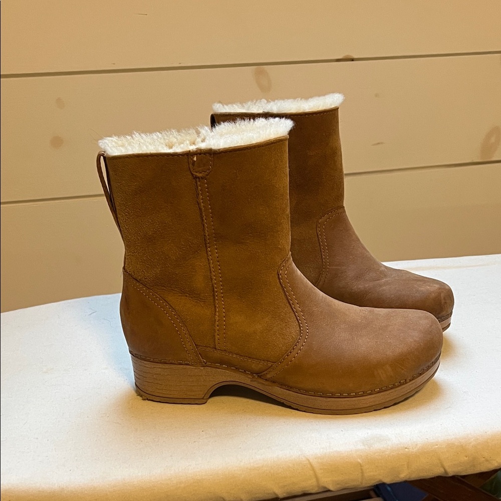 Dansko Bettie Brown Ankle Boots shearling lined